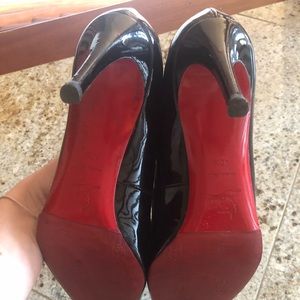 Used black patent Louboutin Pigalle